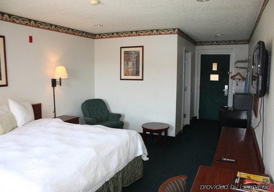 6 Hotel Burleson
