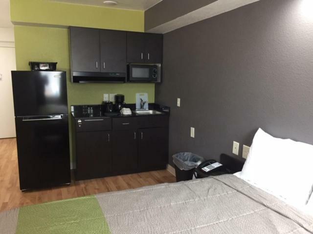 Hotel 6 Burleson