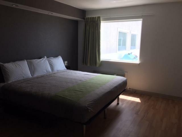 6 Hotel